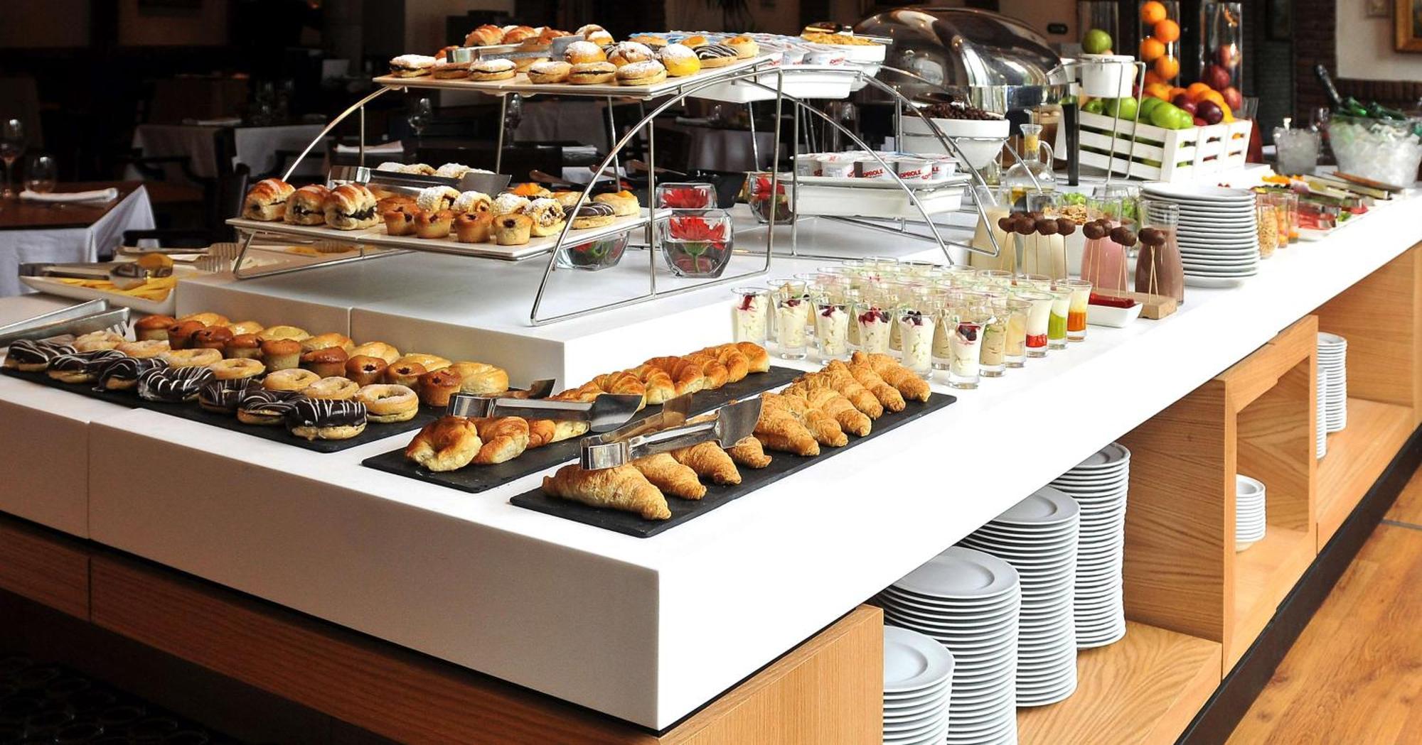 ホテル Nh コレクション プラザ サンティアゴ エクステリア 写真 A buffet
