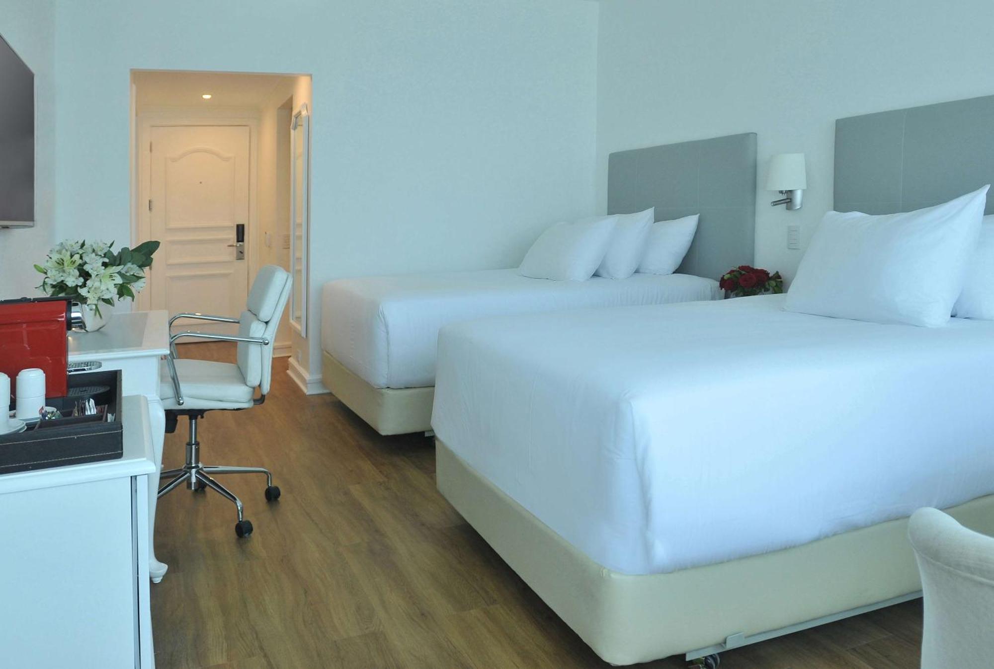 ホテル Nh コレクション プラザ サンティアゴ エクステリア 写真 A room at the hotel