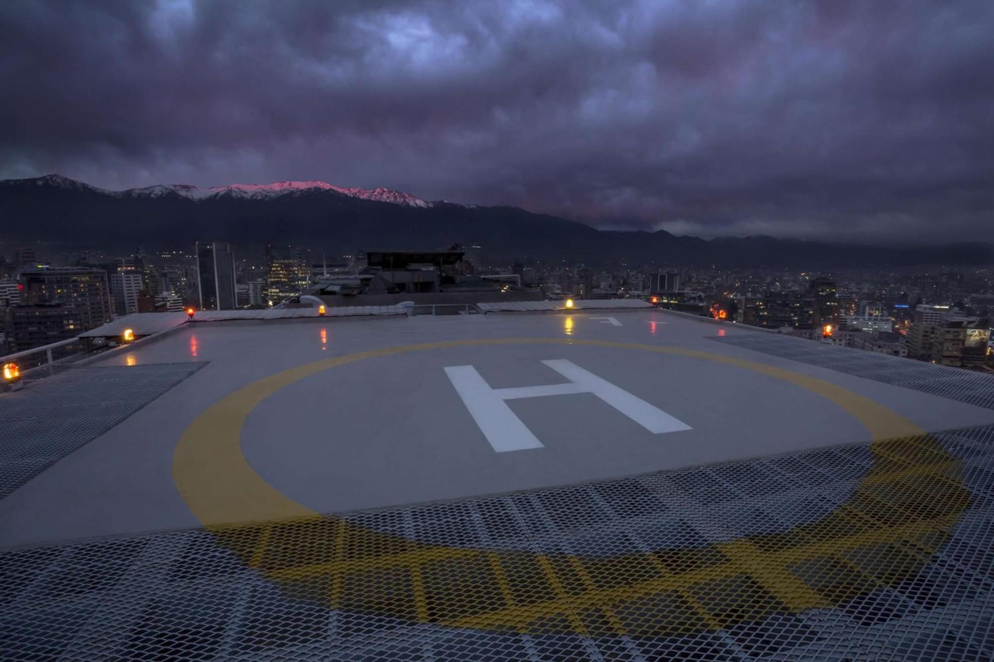 ホテル Nh コレクション プラザ サンティアゴ エクステリア 写真 Helipad at the University Hospital of Geneva