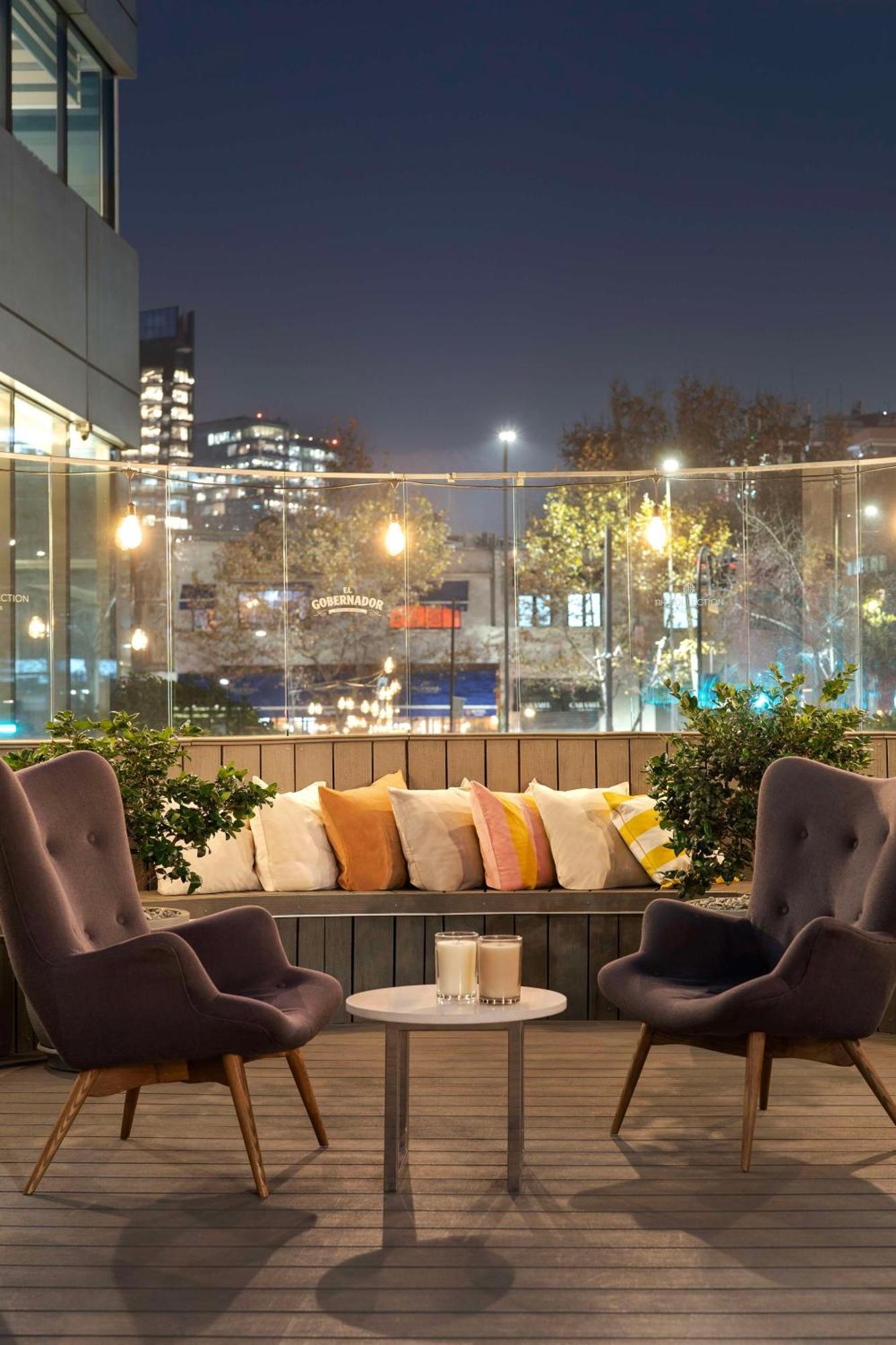 ホテル Nh コレクション プラザ サンティアゴ エクステリア 写真 The balcony of a penthouse apartment