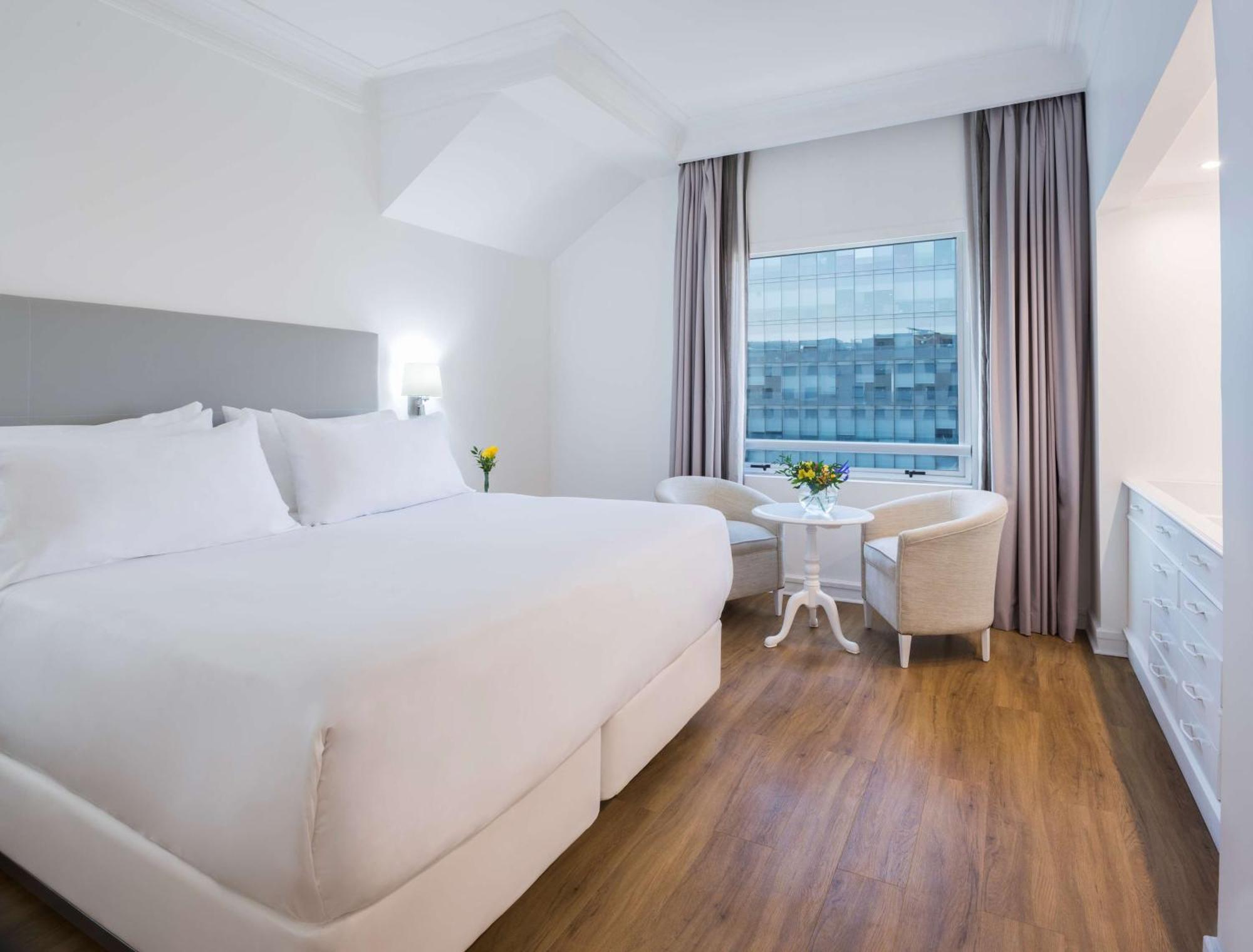 ホテル Nh コレクション プラザ サンティアゴ エクステリア 写真 A room at the hotel