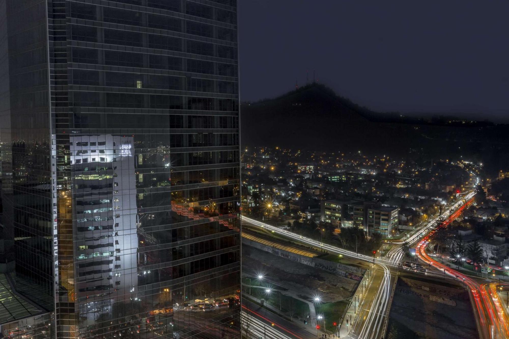 ホテル Nh コレクション プラザ サンティアゴ エクステリア 写真 View of the complex at night