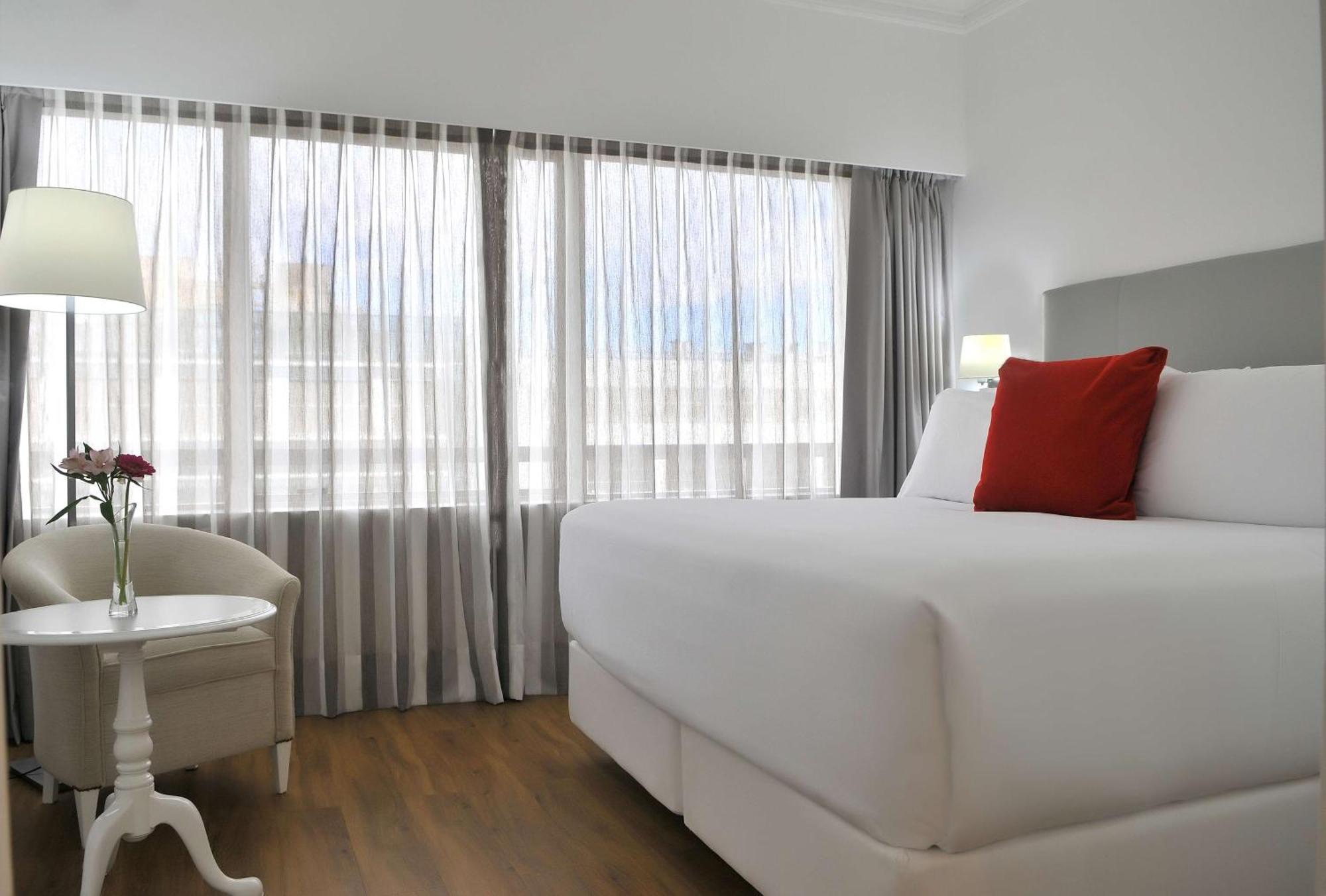 ホテル Nh コレクション プラザ サンティアゴ エクステリア 写真 A room at the hotel