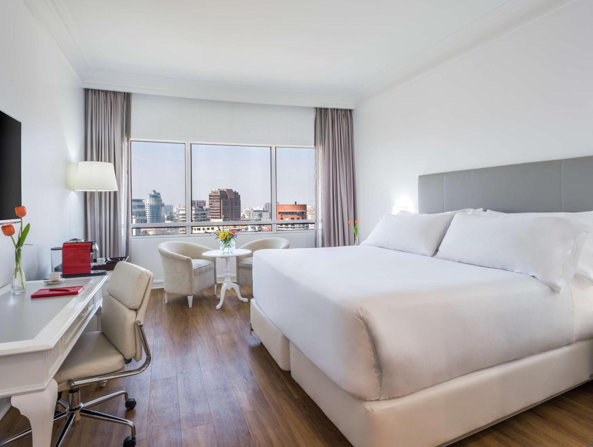ホテル Nh コレクション プラザ サンティアゴ エクステリア 写真 A room at the hotel