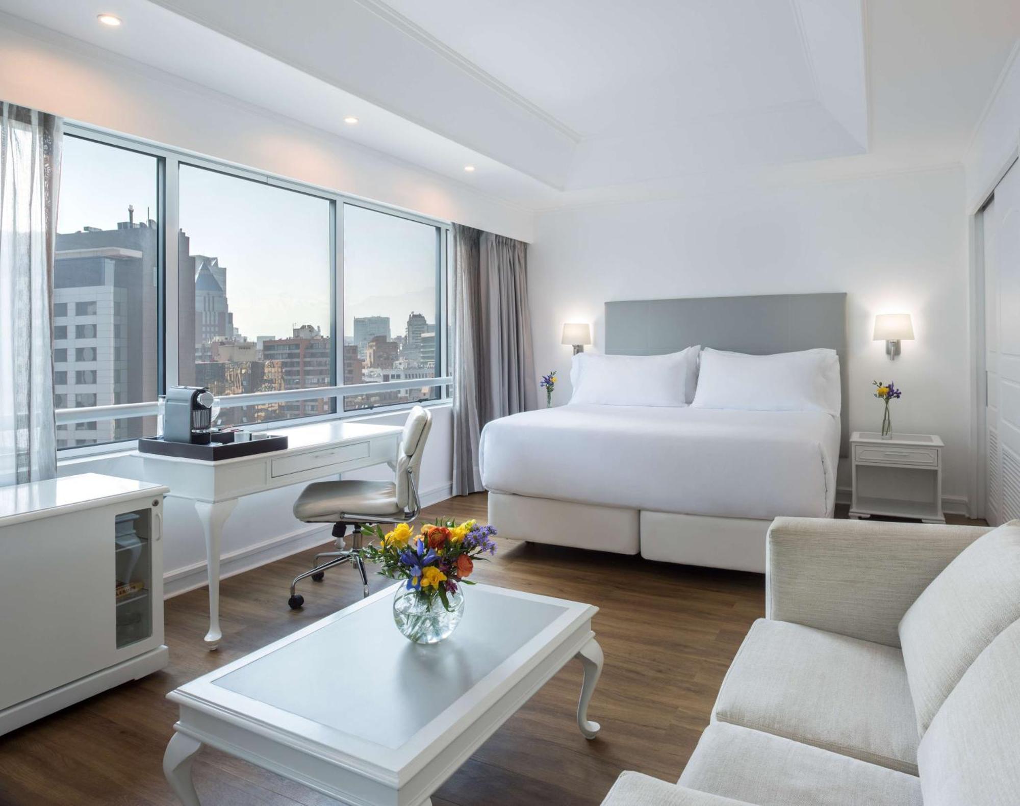 ホテル Nh コレクション プラザ サンティアゴ エクステリア 写真 A room at the hotel