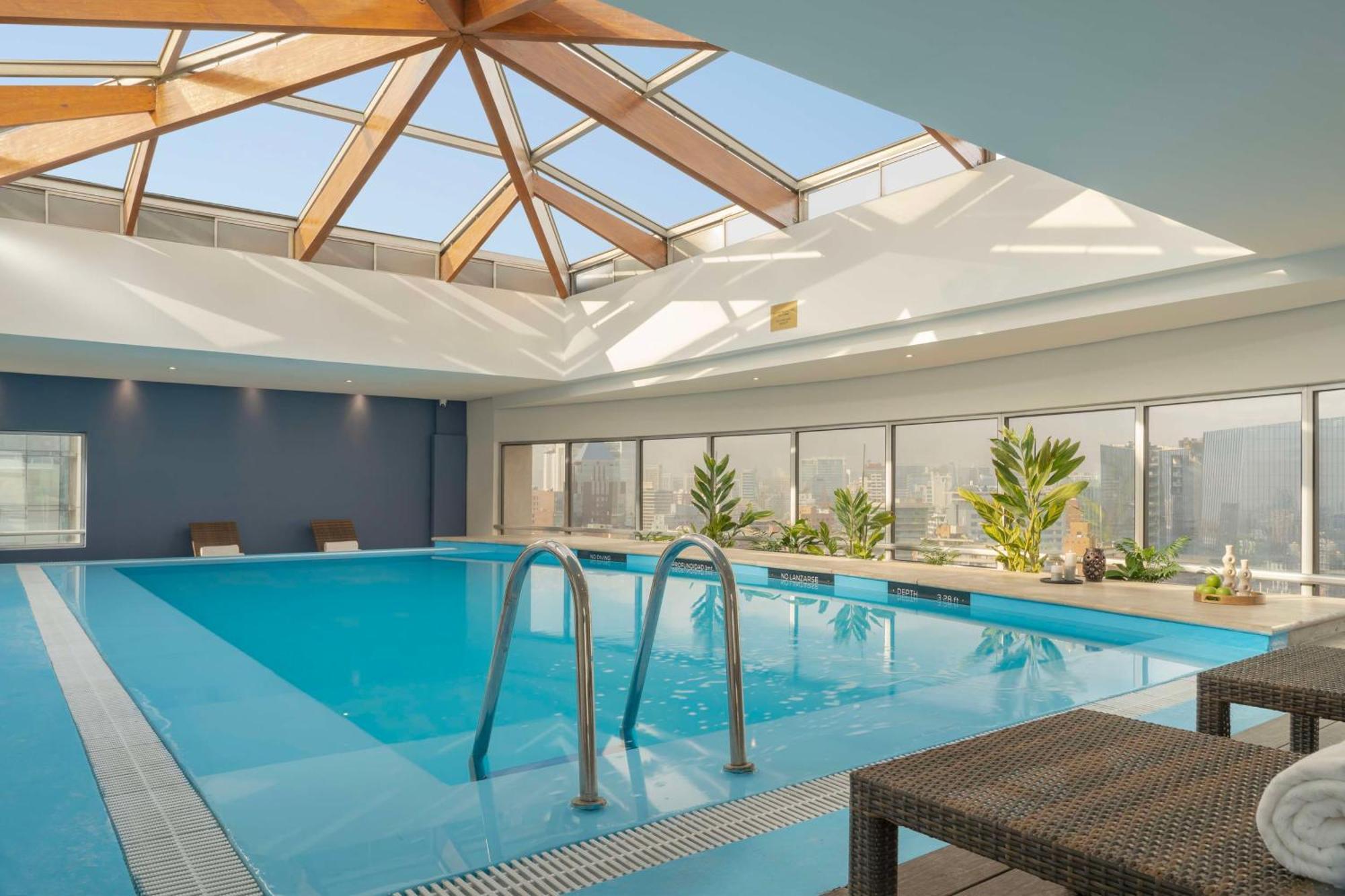 ホテル Nh コレクション プラザ サンティアゴ エクステリア 写真 The pool at the hotel